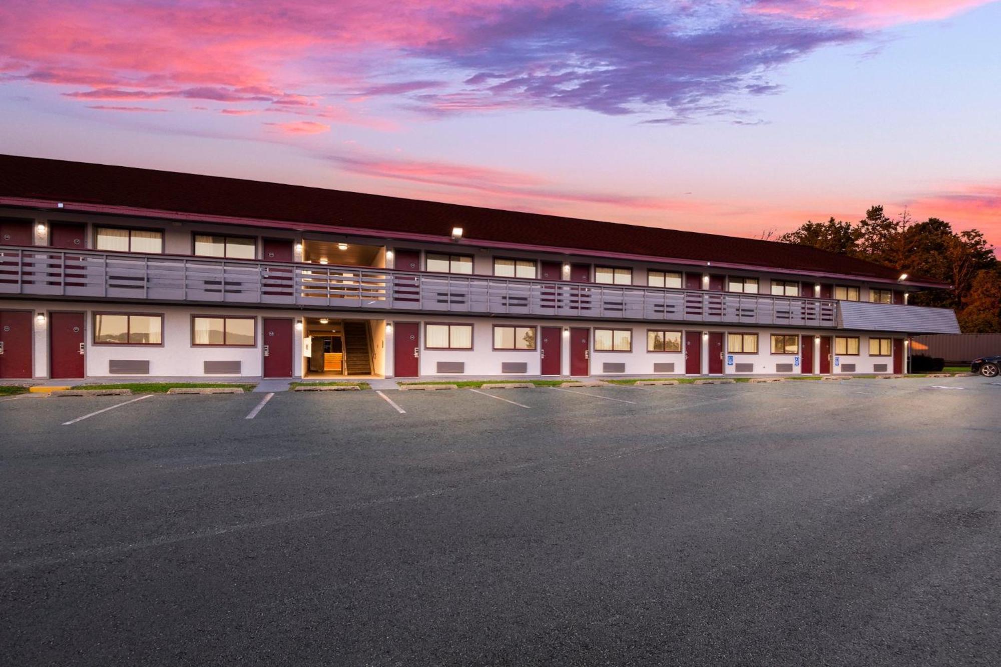 Red Roof Inn Binghamton - Johnson City Екстериор снимка